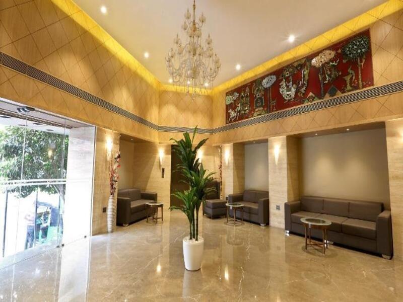 Central Beacon Hotel Сурат Экстерьер фото