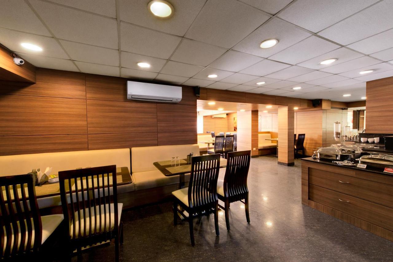 Central Beacon Hotel Сурат Экстерьер фото